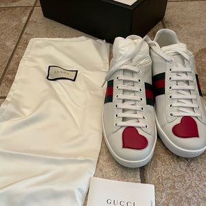 AUTHENTIC GUCCI NEW ACE HEART LEATHER SNEAKERS